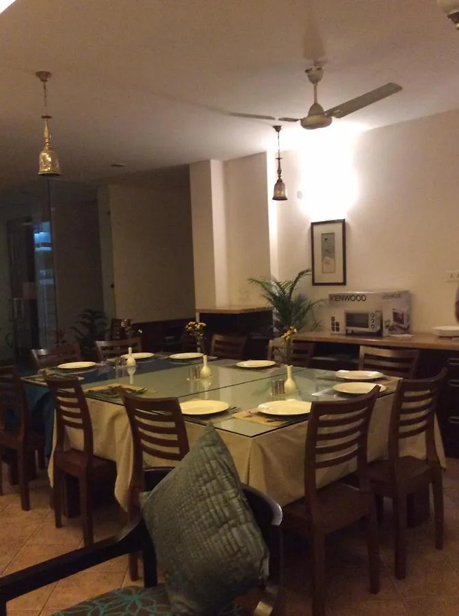 Hotel De Luxe Gurgaon