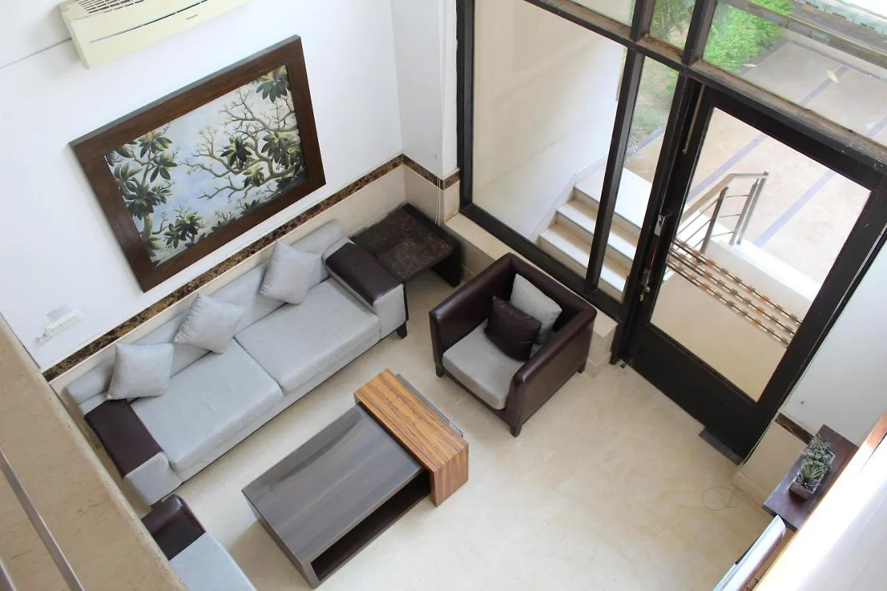 Hotel De Luxe Gurgaon 2*,