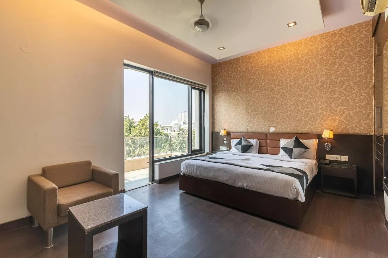 Hotel De Luxe Gurgaon