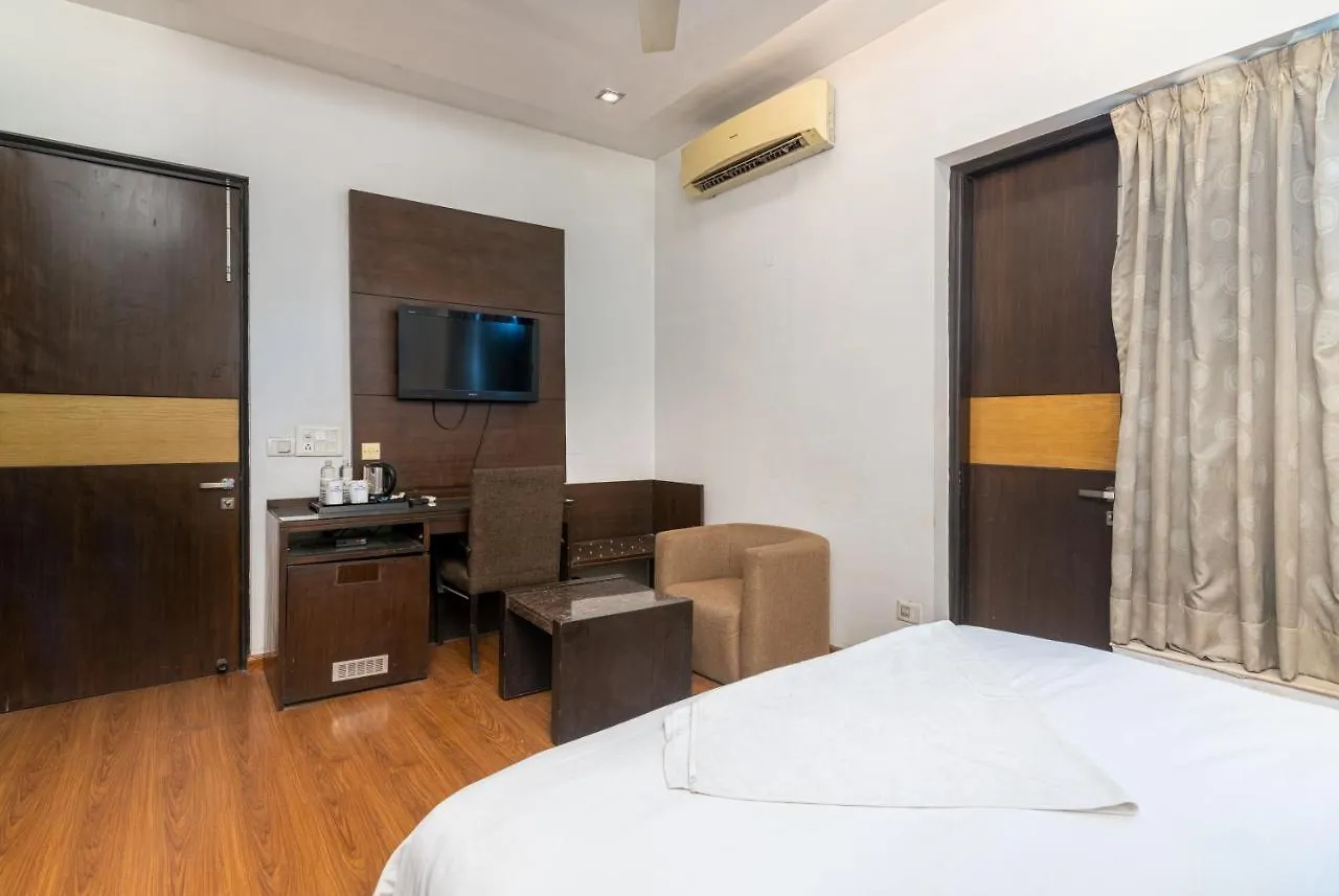 Hotel De Luxe Gurgaon
