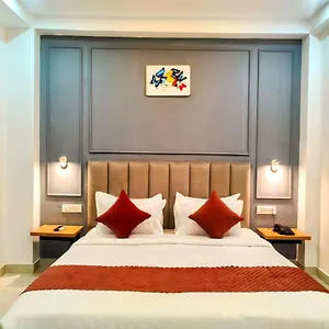 Mavens White Artemis Hospital Road Sector 52 Hotel