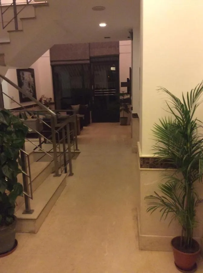 **  Hotel De Luxe Gurgaon India