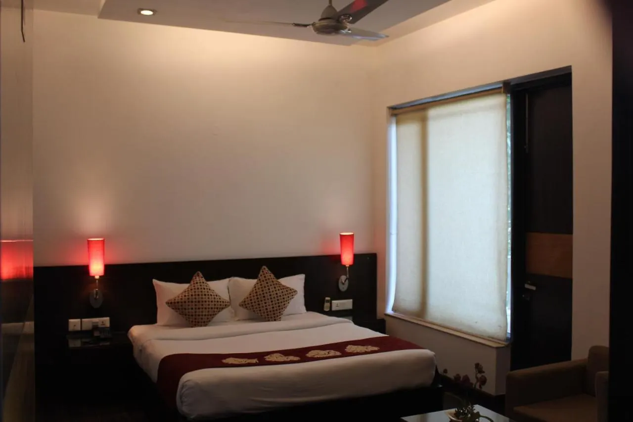 Hotel De Luxe Gurgaon 2*,