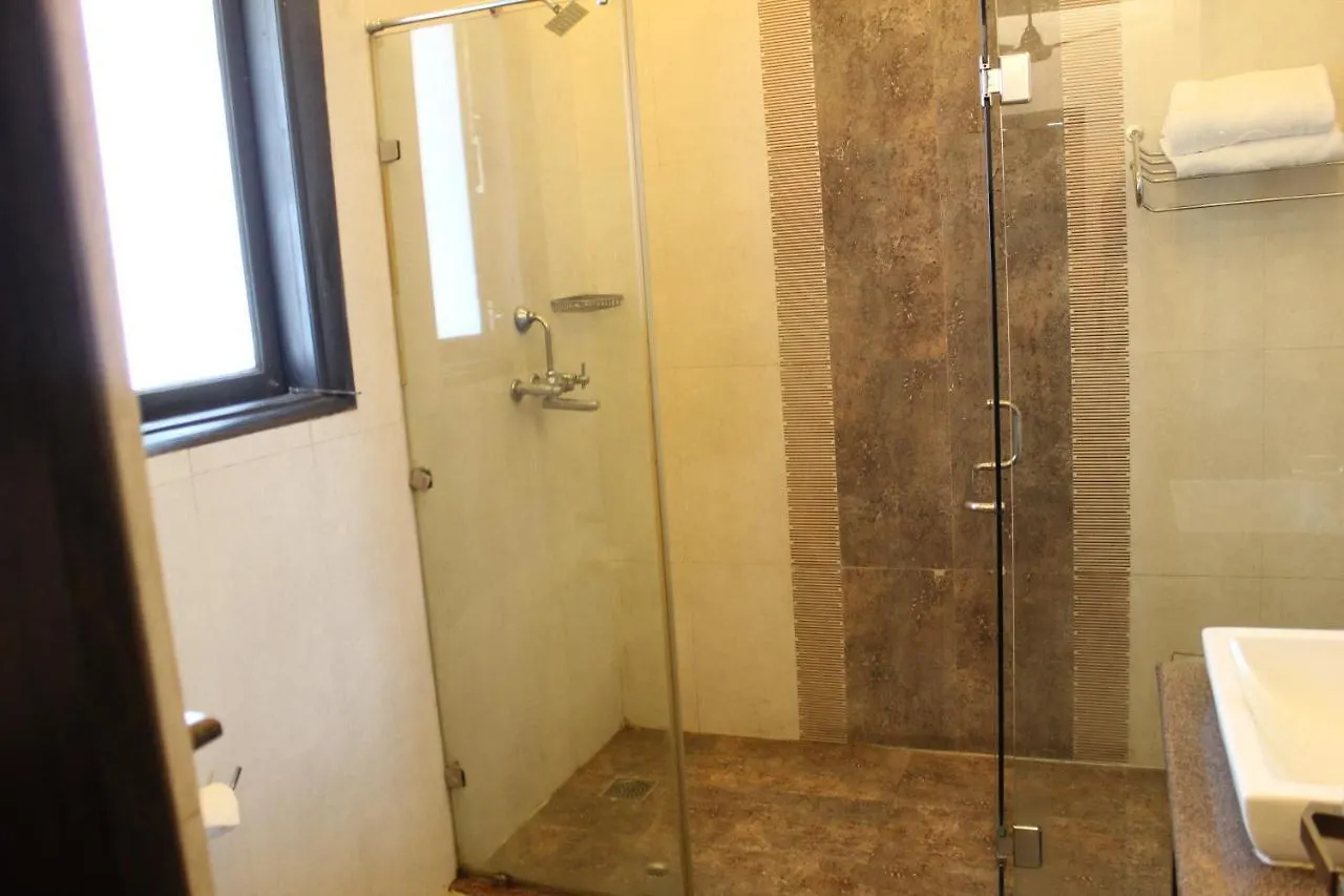 Hotel De Luxe Gurgaon 2*,  India