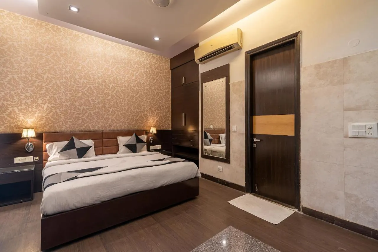 Hotel De Luxe Gurgaon