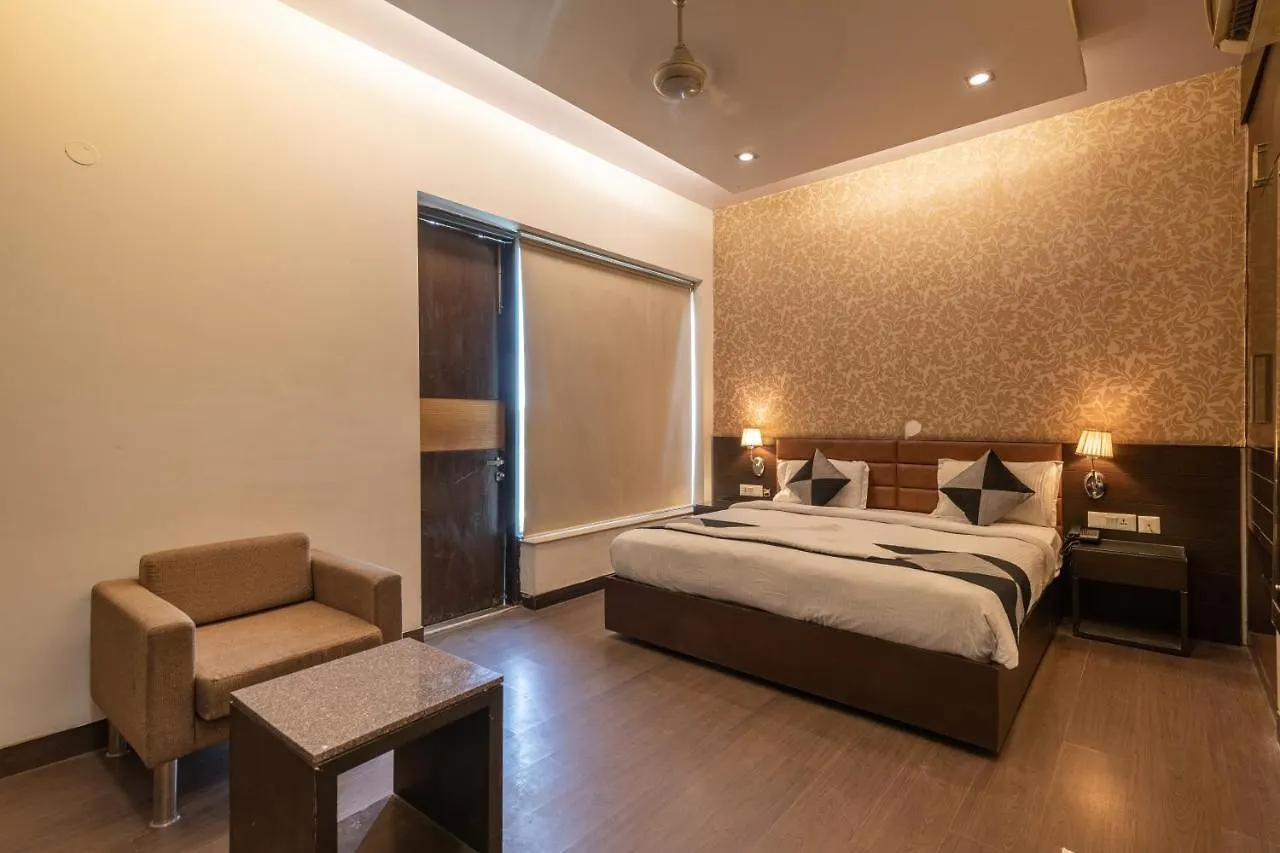 **  Hotel De Luxe Gurgaon India